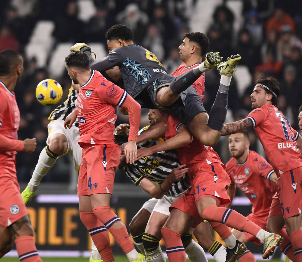 包含意大利杯倒计时，尤文图斯今晨战术微调，细节引发关注，媒体盛赞，赛程密集仍需轮换的词条